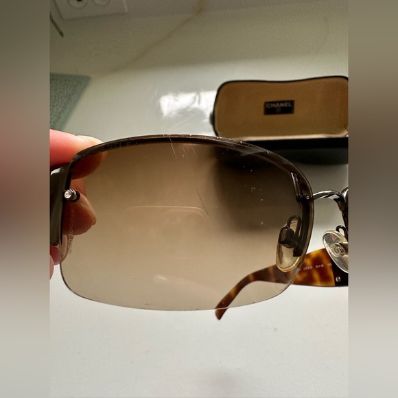 Authentic Chanel Tortoise Sunglasses with Rhinestone 4117-B C.275/13 62.16 125 - Picture 10 of 16